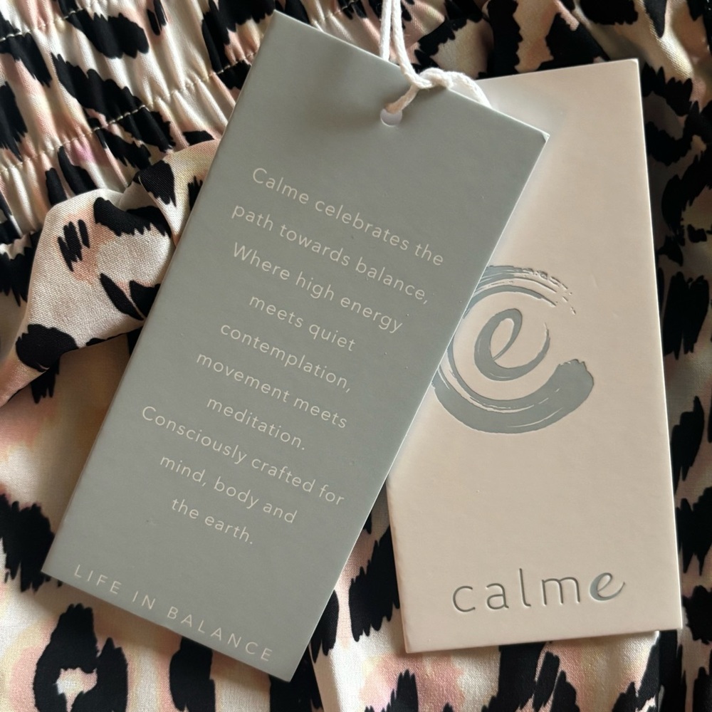 NWT Johnny Was Calme Women’s Elements White Animal Print Hike Short Size XS - Picture 4 of 7